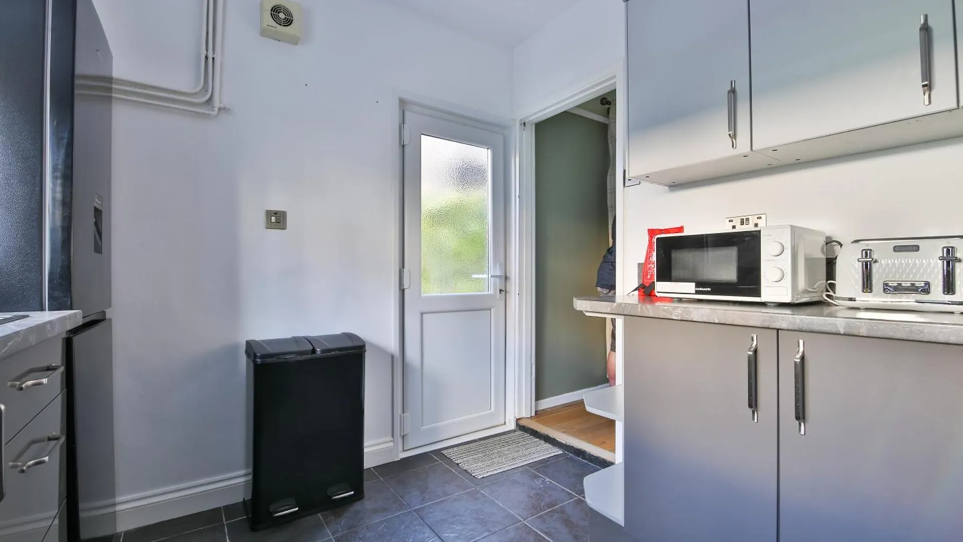 Chic, Piano 3 Bed Interior Designed House Villa Cardiff Holiday home
